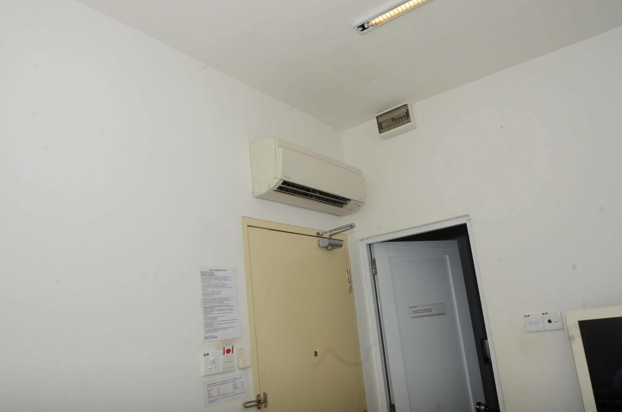 Hotel Alam Indi Johor Bahru Kültér fotó